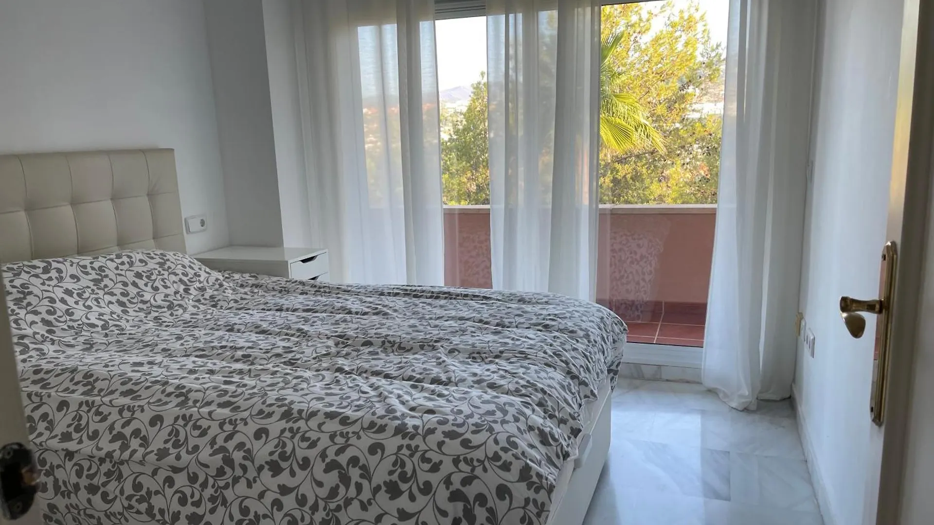 Magna 3 Bed Nueva Andalucia Marbella Apartment 0*,